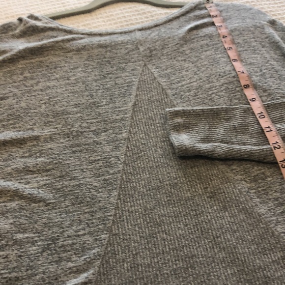 a.n.a. L Sweater Woman’s ribbed Sleeves, Back Detail Cozy and Soft Like New - Picture 6 of 7